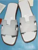2022 Classici Scarpe da donna Pantofola di alta qualità Sandali piatti in pelle Stilisti Scivoli Scivolo Gomma da donna Sandali da spiaggia Sandali da donna Pantofole