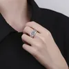 Küme Yüzükleri D Renk Mozambik Diamond S925 STERLING Gümüş Sekiz Ok Twist Arm Niu Tou Tou Ring One Ct Kenn22