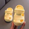 Çocuklar Soild Renk Ayakkabı Deliği Banyo Terlik Ayakkabı Kızlar Kızlar Moda Kılıç Olmayan Yumuşak Zemin Plaj Sandaletleri G220523