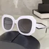 Gafas de sol de diseñador Placa de moda para mujer Marco completo Forma irregular Mujeres Gafas de sol SPR 16YS Clásicos Templos de dos tonos Vacaciones en la playa UV400 con caja