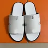 2022 Nowe letnie luksusowe sandały skórzane cielęce kapcie ślizgowe plażę slajd boy flip flip flops sandalias