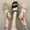 샌들 두꺼운 하이힐이있는 여성의 여름 외부 마모 웨지 굽 및 슬리퍼 패션 올 매치 신발 2022