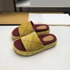 2022 Summer Flat Tofflor Sandaler med tjock sula Casual Herr med öppen tå Sockerkaka Plattform Slide Non-Slip Drag Damtryckta skor