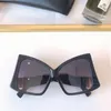Okulary przeciwsłoneczne dla kobiet i mężczyzn Summer 4091 Style przeciwzakręgowe retro płyta retro ograniczona rama Nieregularne okulary motyli losowe pudełko 4037944