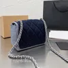 Lady Denim Clássico Mini Flap Acolchoado Sacos Quadrados Prata Metal Hardware Matelassê Corrente Crossbody Ombro Encantos Cosméticos Primavera Luxo Designer Bolsa 17CM / 25CM