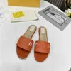 Zomer dames designer slippers echte lederen platte hak luxe sandales schuifregelaars solide kleur met brief