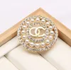 19Style Classic Brand Designer Letters Brosch Women Geometric Crystal Rhinestone Pearl Broschs Fashion Simple Small Sweet Wind Lad284a