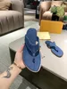 2022 Fashion Black Soft Leather Slippers Women Men Sandals Mules Bees Summers Slide Slippery Flat Chain Slipper Wide T-bar Casual Beach Slip Sandals With Box 35-46