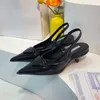 Sandalias clásicas para mujer, zapatillas de playa a la moda con suela gruesa, sandalias de señora con alfabeto, zapatos deslizantes de tacón alto de cuero, marca de verano damen