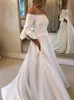Élégant une ligne robe de mariée sur mesure 2022 hors épaule Satin tribunal train robes de mariée boutons dos grande taille robes de mariée