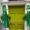 Objets décoratifs Figurines Pièces Décor de balcon Manche à air irlandaise Chapeau de trèfle léger vert Gnome Figurines de jouets Modèle Design Manche à air