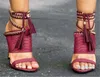 Diseño de moda Mujer Moda Punta abierta Patrón Cuero Cadenas doradas Sandalias de gladiador Súper tacón alto Sandalias con cordones Zapatos de vestir