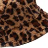 Bérets Automn Hiver Hat pour femmes Faux Fur Bucket Hats Cow Imprime en peluche Velvet chaud Panama Fisherman Vacation capberets