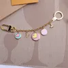 Chain Style Keychain Luxury Designer Round Pendant Gold Key Buckle Classic Letter Shape High Quality Stylish Keychains Bag Ornaments