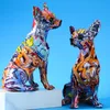 Kreativ färg Chihuahua Dog Staty Enkel Vardagsrum Ornaments Hem Office Resin Skulptur Hantverk Butik Decors Dekorationer 220329