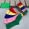 Chaussettes de créateurs de femmes pour hommes Imprimé de marque de marque Branded Tide Sock pour femme Man 2022 Automne Chauque d'hiver Caltitines en gros de gros 5pcs chaque boîte cadeau