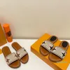 Diseñador de las mujeres zapatillas clásicas sexy verano plano con caja bordado mula diapositivas chanclas playa para mujer sandalias de fiesta al aire libre tamaño 35-41
