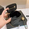 2022 Klassieke mini -ijdelheid met kettingbox trunk tassen Caviar leer met crushg gouden bal Ghw Crossbody schouderontwerper handtassen Tiny Cosmetic Case for Women