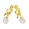 2022 Drop Botty Pearl Brincos de pérolas elegantes Presente de Natal de metal de metal nova para mulheres pequenas orelhas de luxo charme femme girl charming girl