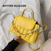 حقائب كتف حقيبة يد نسائية نمط Ins نمط أسود أحمر جلد صغير Crossbody سلسلة معدنية جيب مخلب أنثى سرج للحفلات الحقيبة الكتف