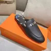 2022 Summer Beach Slippers مصمم كلاسيكي سيدة Lazy Flat Flat Baotou Flop Flops 100 ٪ شرائح جلدية من جلد الغزال