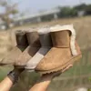 Botas de invierno de diseñador Moda Nuevas botas cortas con cordones para la nieve Hogar informal con caja Romana Muchos estilos y colores valen la pena