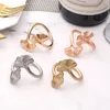 10pcs 3D Creative Hollow Leaf Saverle Buckle Свадебная отель салфетки для кольца для салфетки Кольцевой набор украшения T200524