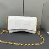 악어 모래 시계 Crossbody 가방 여성 핸드백 플랩 숄더 백 정품 가죽 펜던트 하드웨어 편지 금속 체인 곡선 하단 고품질 지갑