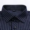 Mens Classic StandardFit Stripped Social Office Dress Koszula Single Patch Kieszonkowy długi rękaw formalny biznes Podstawowe koszule 220714