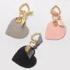 Fashion Leather Heart Form Keychain Women Key Chain Holder Female Heart Pendant Keyring Car Bag Charms Tillbehör