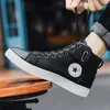 Junge Studenten Modische Canvas-Stiefel Sommer atmungsaktive dünne Herren-Casual-Board-Schuhe Wasserdichte Lederoberfläche Weiche Gummisohle Großhandelsgröße EUR39-45 Q40