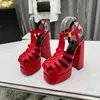 Catena di marca da donna con tacco alto, scarpe da sera, moda per feste, rivetti, ragazze, scarpe a punta sexy, scarpe con plateau e fibbia, scarpa da sposa nera bianca