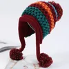 Gorro/caveira tampas de inverno espessando chapéus de malha quente feminino tampa de pele dentro de lã de girina fofa acessório de gorro de pompom com earfla chur22