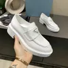 Designer rubber platform dames casual schoenen zwarte glanzende lederen sneakers puntige teen zakelijke jurk loafers kanten doos maat 35-41