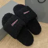 Slippers 2023 homens homens designer de luxo feminino chinelos femininos lâminas de lã lesão de inverno penhas letras quentes bordando sandálias felpudas menina sherpa lã de lã Flip shoes