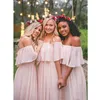 2022 Abiti da damigella d'onore lunghi in chiffon Elegante rosa con spalle scoperte Beach Bohemian Maid of Honor Wedding Party Plus Size Prom Gown