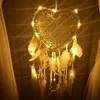 Oggetti decorativi Figurine Acchiappasogni con filo LED Ciondolo a cuore Piuma Manuale creativo Appeso a parete luminoso Nordic Girl Home Ro