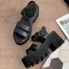 Elbise ayakkabıları kadın siyah platform sandaletleri yaz 2022 kadın kadın blok topuk moda tokası nedensel yüksek kalite