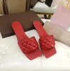 المصمم-الطبعة الجديدة من Slippers Matte Checkered Fashion Ladies تتميز بشبهة مربعة فريدة من نوعها مع إصبع القدم المفتوح لارتداء مريحة