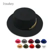 Autumn Winter Women Men Wool Vintage Trilby Felt fe hattband med bred grim gentleman elegant för lady platt topp jazz caps 220727