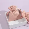 50 -stks Velvet Drawstring Bag Chic Kleine geschenkverpakkingszak oorbellen Ring ketting sieradenverpakking Display Flanel Zakken