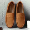 Dres Designer de calçados de couro genuíno de camurça de camurça homem sapato de luxo marca casual slipper formal mocassin masculino preto acionamento 220723
