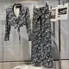 Kvinnors tvåbitar byxor Kvinnor långa 2022 ärm Svart blommigt tryck Single Button Bandage Coat Full längd Set Women Casual