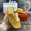 Pretty Womens Summer Sandals Beach Slide Tofflor Krokodilskinn Läder Flip Flops Sexiga klackar Dam Sandali Modedesigner Orange Scuffs Skor med box