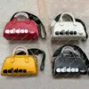Unisex designer mode casual lyx ad x sporty duffel väskor resväska tote handväska crossbody axelväskor 702397 extra stor c304w