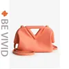 Jun 's Handbags Venetas 가족 Bottegas 직조 2022 반전 삼각형 만두 여성의 그물 붉은 어깨 패션 소형 정사각형 대각선 대각선