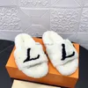 Designer Lyx Paseo Platt Komfort Tofflor Ull Dam Skjutpäls Fluffiga Luriga bokstäver Sandaler Varma Bekväma Slides