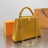 Kadın Capucines Çanta Bez Çantalar Düz Crossbody Omuz Çantası Dana Derisi Ayrılabilir Zincir Altın Donanım İçinde Moda Harfleri Çoklu Renkler