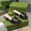 Kvinnor låg klackade sandaler som är låsta högkvalitativa riktiga läder tofflor g cut-out glid sandal kalv läder sexiga damer mode cutout slitage skor med låda nr384