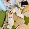 2022 Nieuwe modeontwerper damesschoenen luxe merk schoenen loafers sandalen dik patent leer voor comfort Lows schuimlopers hoge kwaliteit van hoge kwaliteit